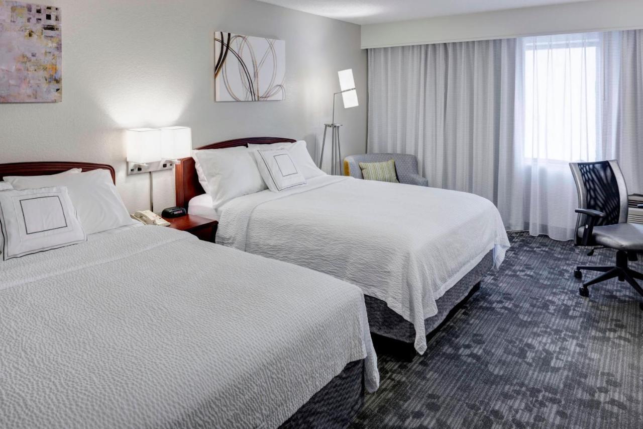 Courtyard By Marriott Wichita East Hotel Exterior foto