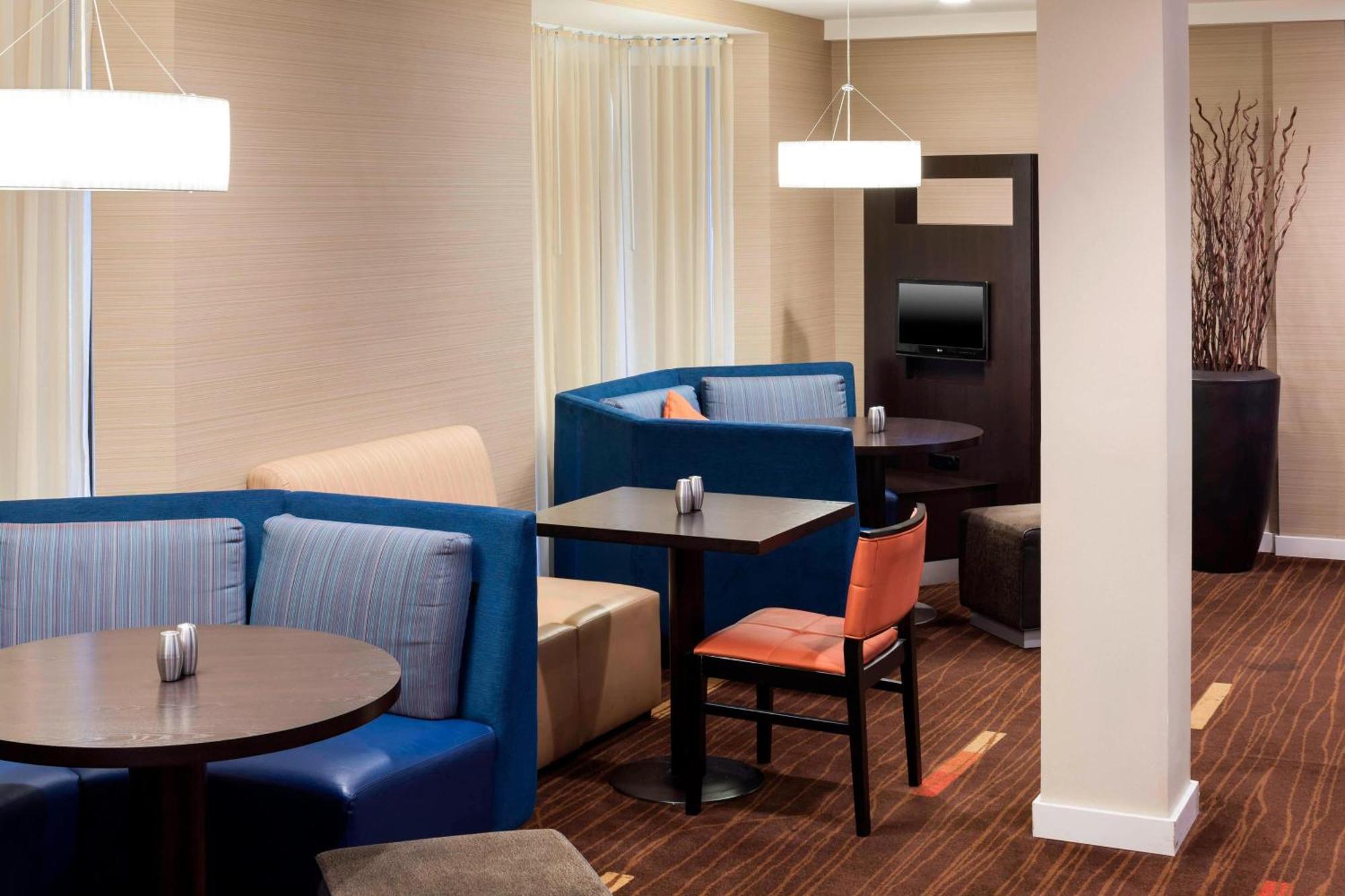 Courtyard By Marriott Wichita East Hotel Exterior foto