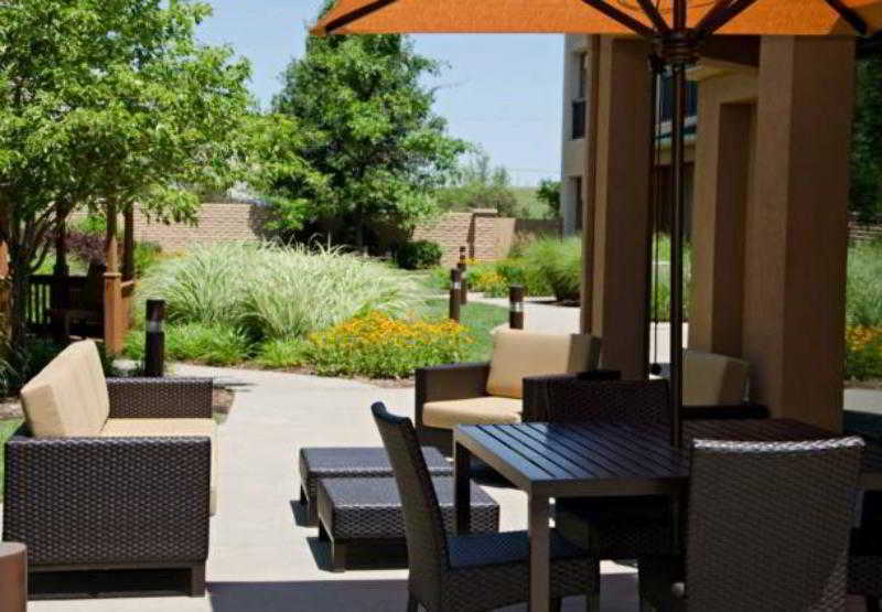 Courtyard By Marriott Wichita East Hotel Exterior foto