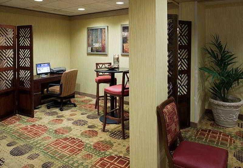 Courtyard By Marriott Wichita East Hotel Exterior foto