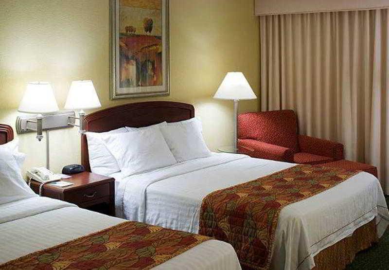 Courtyard By Marriott Wichita East Hotel Cameră foto