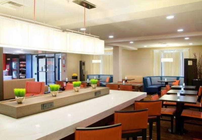 Courtyard By Marriott Wichita East Hotel Exterior foto