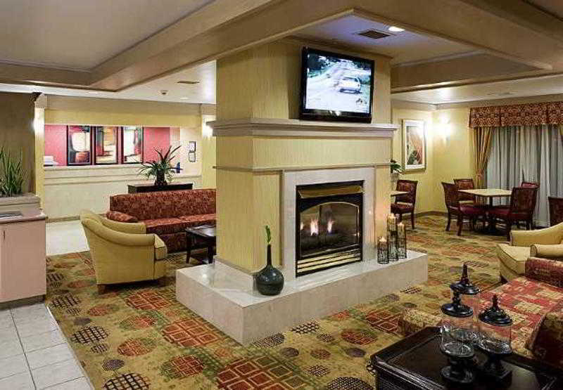 Courtyard By Marriott Wichita East Hotel Exterior foto